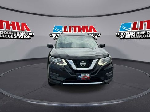 Used 2019 Nissan Rogue S w/ Special Edition Package FWD image 3