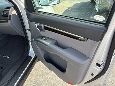 Used 2011 Hyundai Santa Fe SE image 17