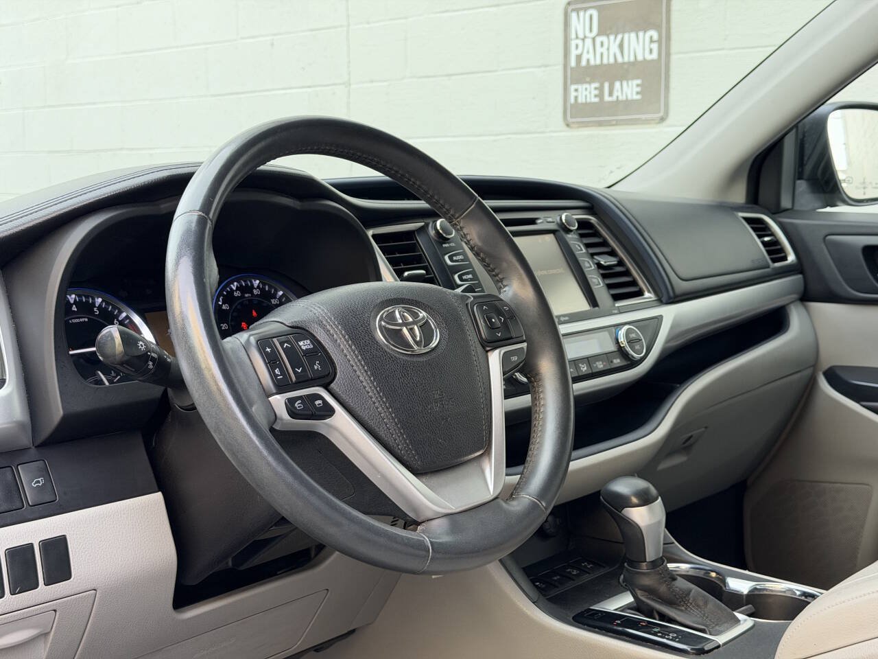 Used 2016 Toyota Highlander Plus AWD/4WD image 12