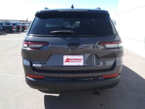 Used 2023 Jeep Grand Cherokee L Laredo image 6
