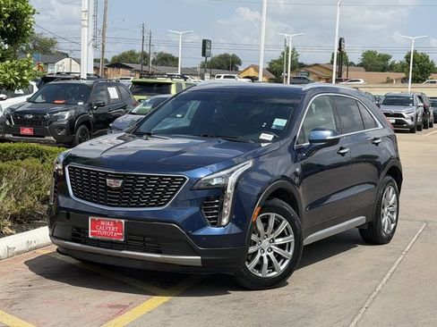 Used 2022 Cadillac XT4 Premium Luxury w/ Safety Alert Package AWD/4WD image 2