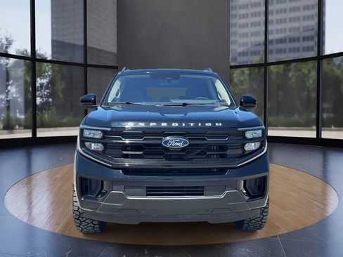 Used 2025 Ford Expedition Active RWD image 8