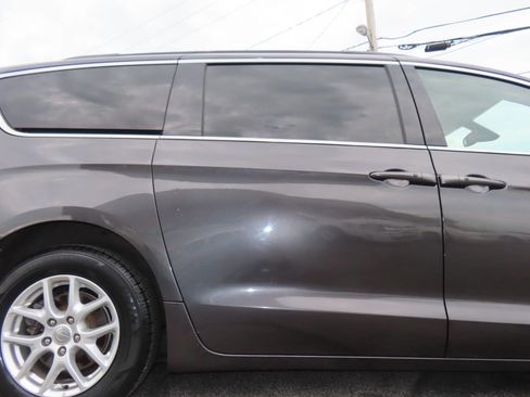 Used 2020 Chrysler Voyager Lxi FWD image 22