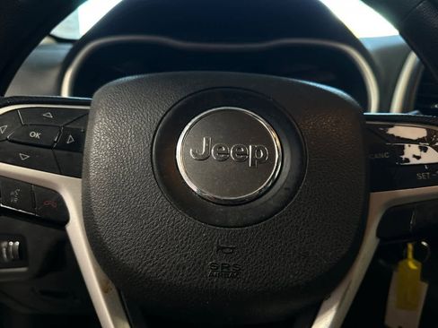 Used 2014 Jeep Cherokee Sport image 24