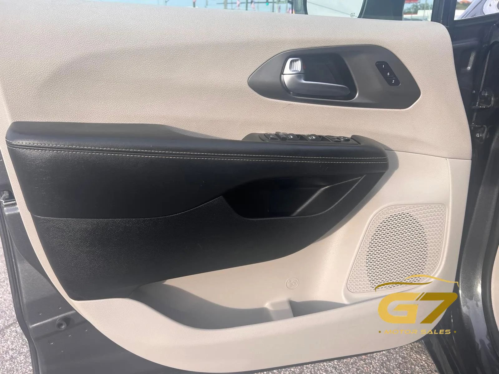 Used 2022 Chrysler Pacifica Touring-L FWD image 15