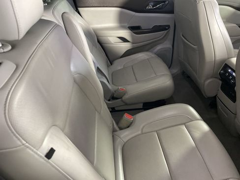 Used 2020 GMC Acadia SLT w/ Driver Alert Package II FWD image 24