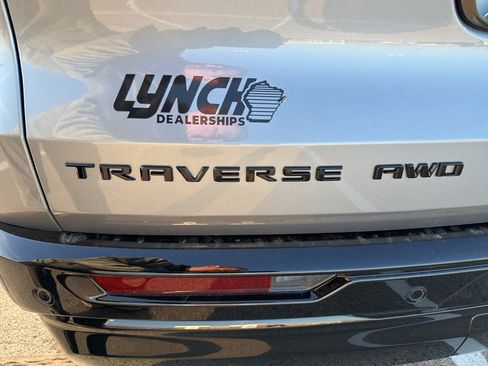 New 2026 Chevrolet Traverse RS w/ LPO, Floor Liner Package AWD/4WD image 10
