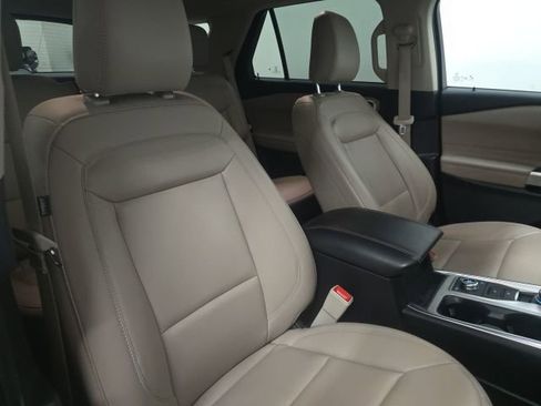 Used 2023 Ford Explorer XLT w/ Equipment Group 202A image 4