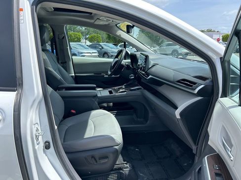 Used 2023 Toyota Sienna XLE image 32