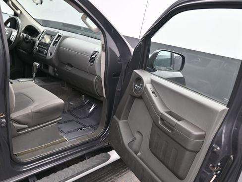 Used 2015 Nissan Xterra S image 11