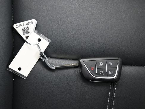 Used 2024 Cadillac Lyriq Tech RWD image 33