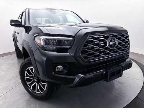 Used 2023 Toyota Tacoma TRD Off-Road w/ Advanced Technology Package AWD/4WD image 7