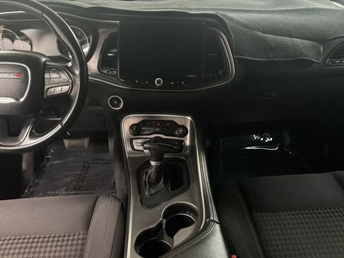 Used 2016 Dodge Challenger SXT RWD image 15