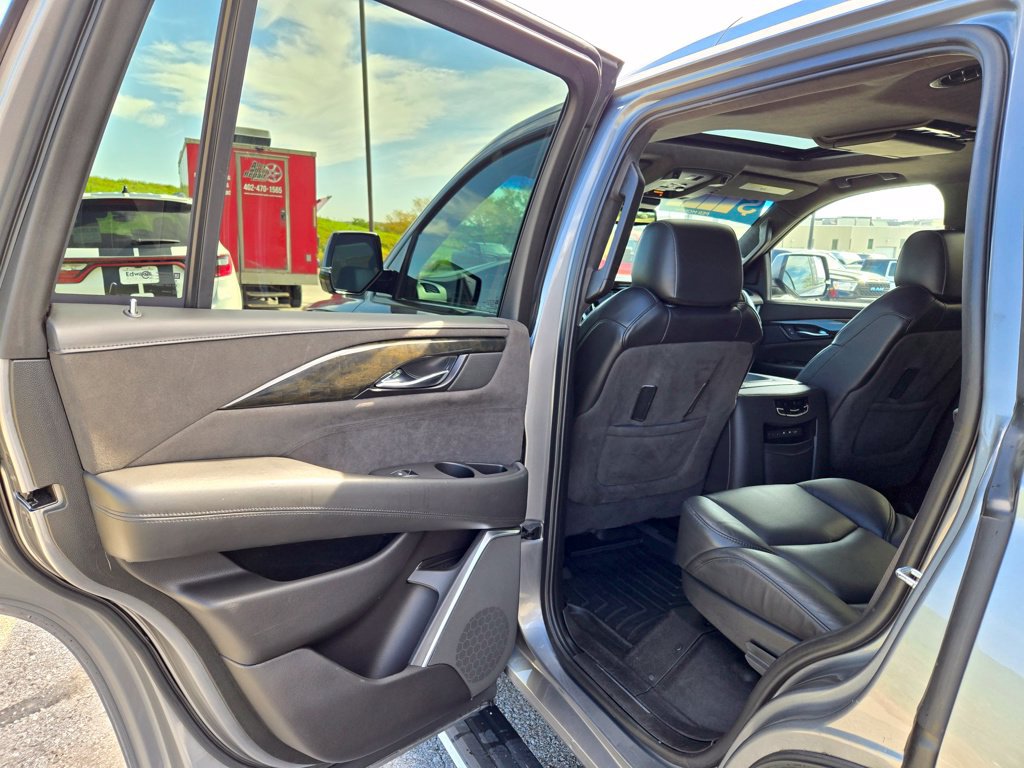 Used 2020 Cadillac Escalade Platinum w/ Escalade Sport Edition AWD/4WD image 24