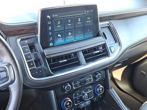 Used 2022 Chevrolet Suburban LT w/ Luxury Package image 19