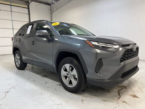 Used 2025 Toyota RAV4 LE AWD/4WD image 8