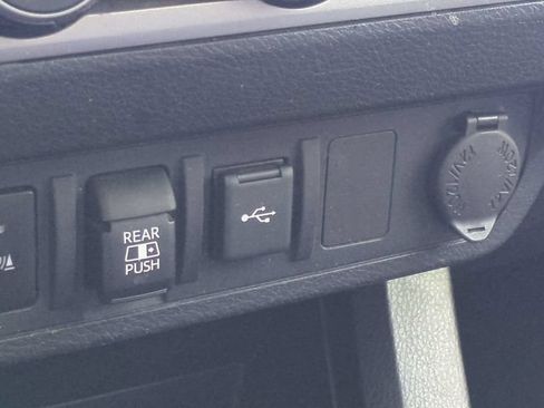 Used 2021 Toyota Tacoma SR5 AWD/4WD image 25