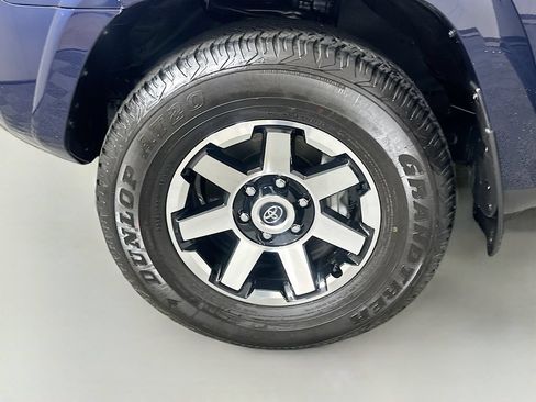 Used 2022 Toyota 4Runner TRD Off-Road Premium w/ Moonroof Package AWD/4WD image 32