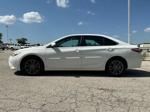 Used 2016 Toyota Camry SE FWD image 2