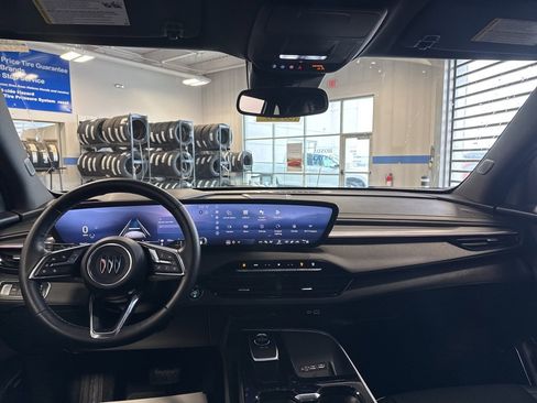 Used 2025 Buick Enclave Preferred image 9