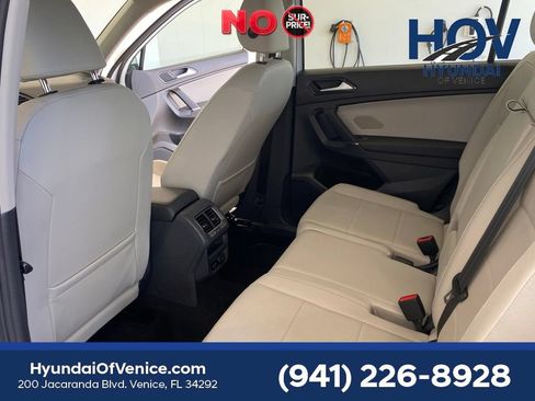 Used 2018 Volkswagen Tiguan SE AWD/4WD image 60