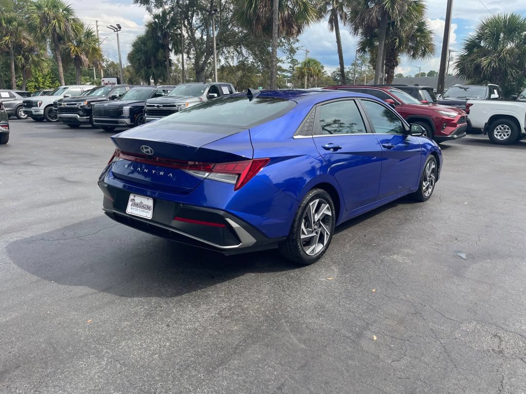 Used 2025 Hyundai Elantra SEL FWD image 5