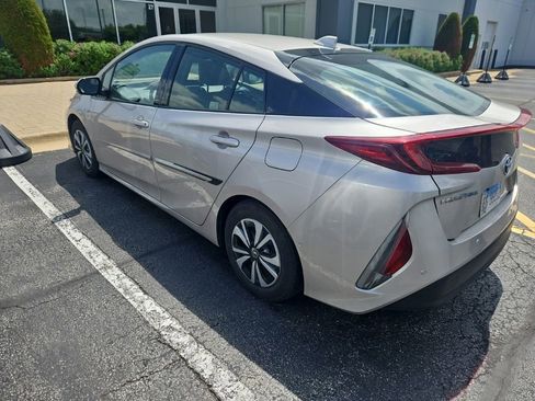 Used 2018 Toyota Prius Prime Advanced FWD image 2