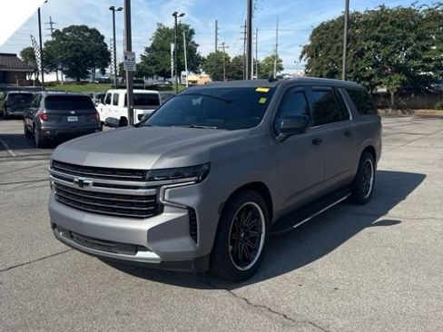 Used 2021 Chevrolet Suburban LT AWD/4WD image 1