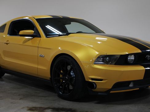 Used 2011 Ford Mustang GT RWD image 3