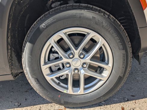 New 2025 Jeep Grand Cherokee L Laredo image 10