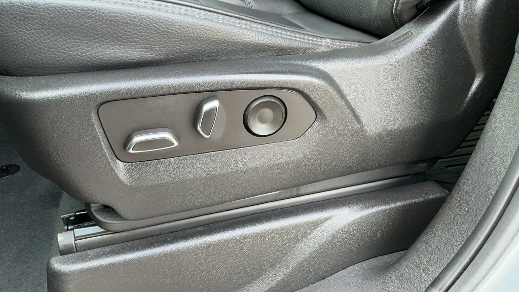 Used 2022 GMC Yukon Denali RWD image 19