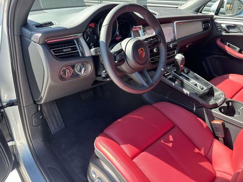 New 2026 Porsche Macan AWD/4WD image 4