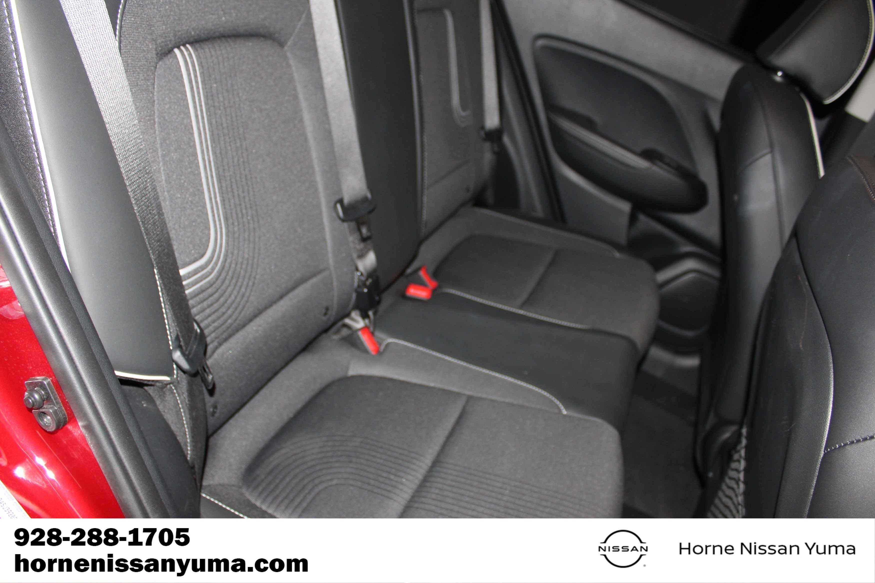 Used 2025 Hyundai Venue Limited FWD image 7