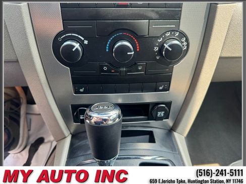 Used 2009 Jeep Grand Cherokee Laredo AWD/4WD image 18