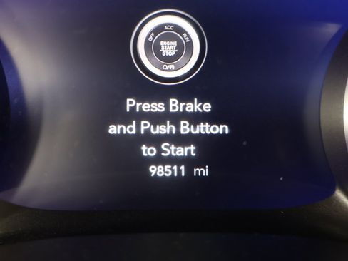 Used 2022 Chrysler Pacifica Touring-L image 37