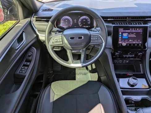 New 2025 Jeep Grand Cherokee Altitude image 15