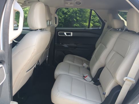 Certified 2021 Ford Explorer 2WD image 12