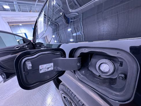 Used 2023 GMC Acadia SLE w/ Elevation Edition image 38