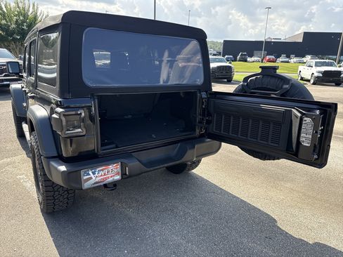 Used 2024 Jeep Wrangler Unlimited Sport AWD/4WD image 18