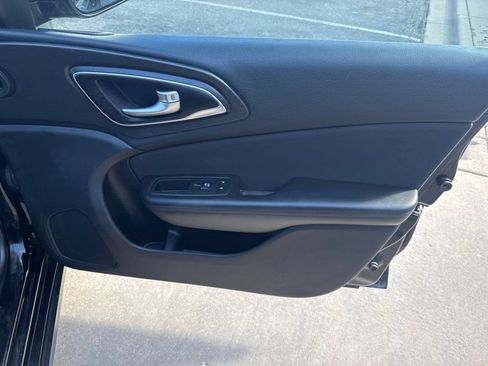 Used 2016 Chrysler 200 Limited w/ Anniversary Edition FWD image 15