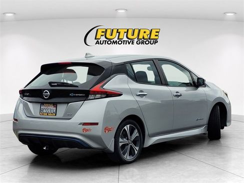 Used 2018 Nissan Leaf SV w/ SV Technology Package image 4