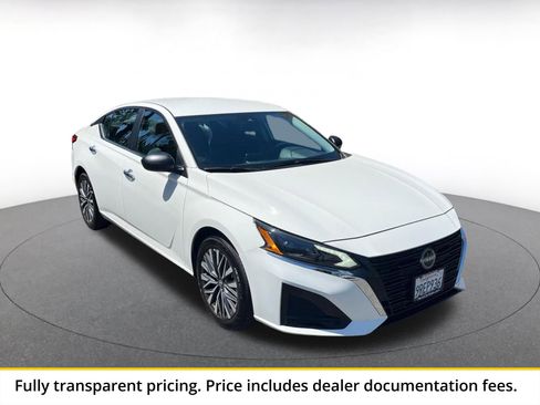 Used 2025 Nissan Altima 2.5 SV FWD image 1