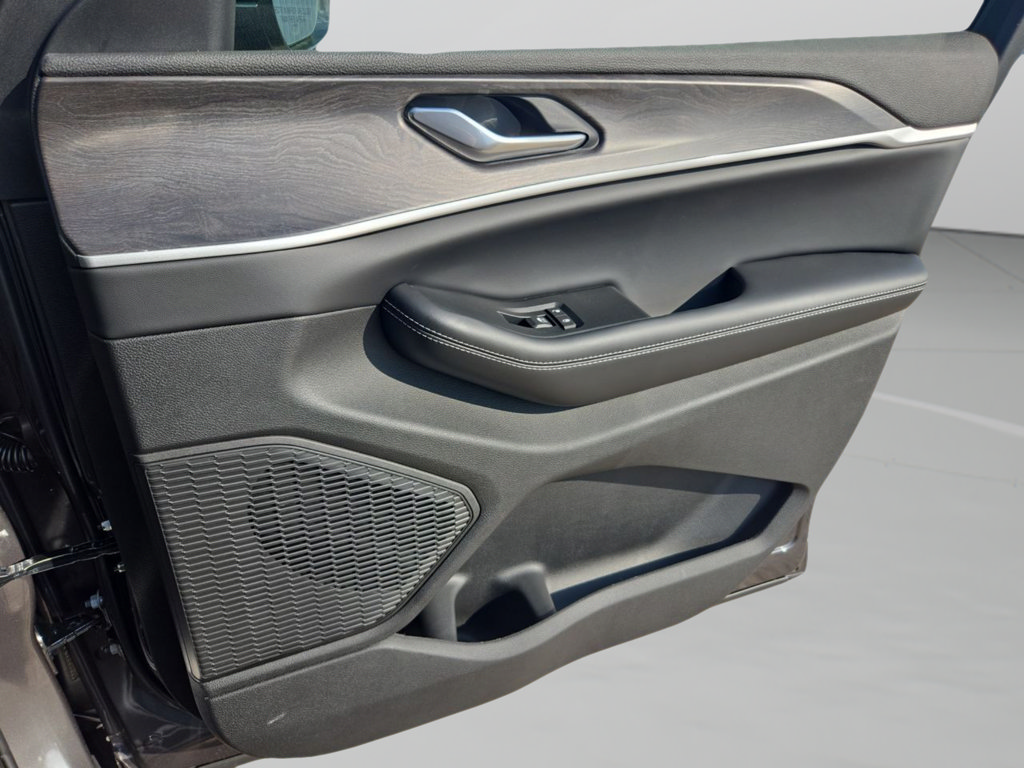 New 2025 Jeep Grand Cherokee Limited RWD image 40