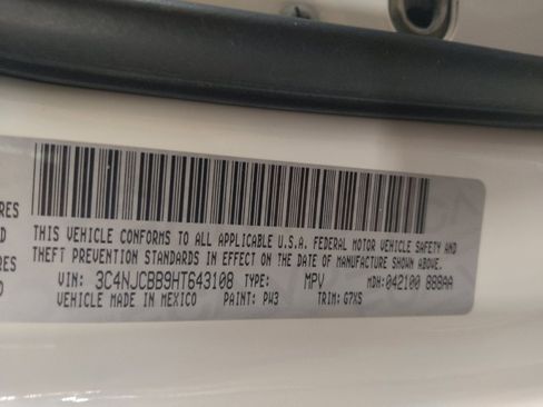 Used 2017 Jeep Compass Latitude w/ Popular Equipment Group FWD image 33