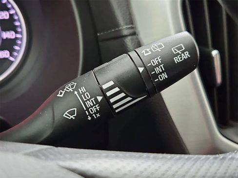 Used 2024 GMC Terrain SLE image 25