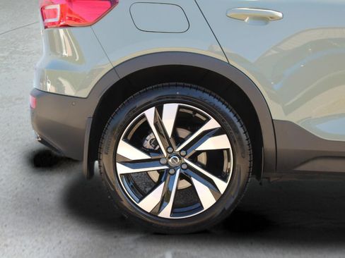 Used 2025 Volvo XC40 B5 Ultra w/ Protection Package Premier AWD/4WD image 12