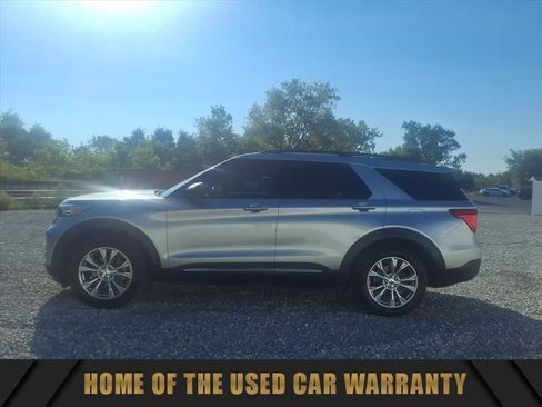 Used 2021 Ford Explorer XLT w/ Equipment Group 202A image 8