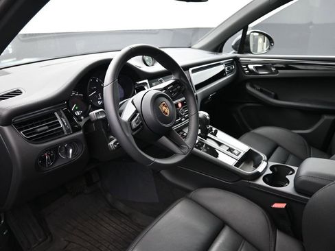 New 2026 Porsche Macan AWD/4WD image 4