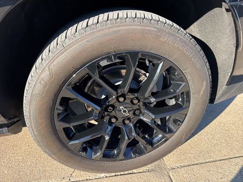 Used 2025 Chevrolet Tahoe High Country image 9