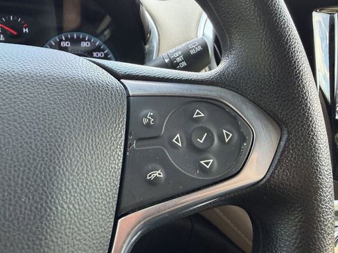 Used 2023 Chevrolet Traverse LS FWD image 30